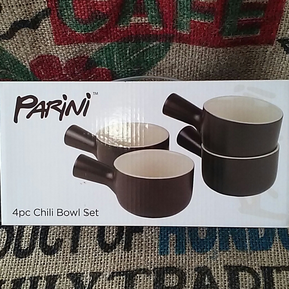 NIB 4 pc Chili Bowl Set